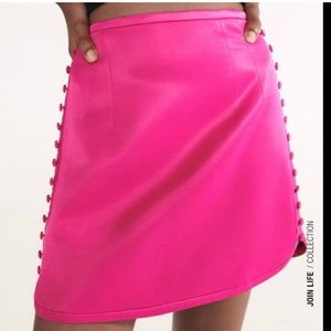Zara Buttoned Satin Effect Skirt in Fuchsia